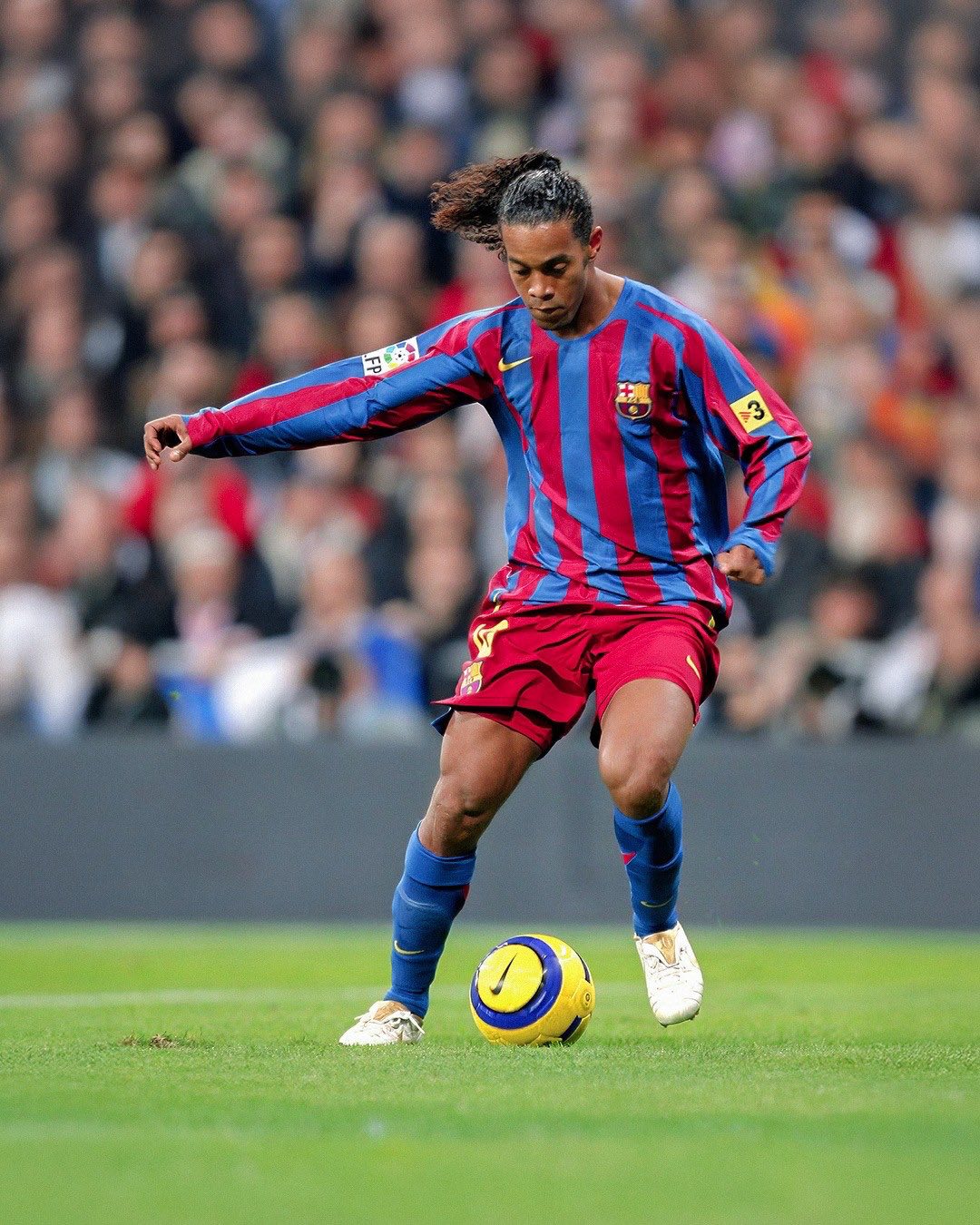 Barcelona 2005/06 Reissue Jersey - Ronaldinho #10